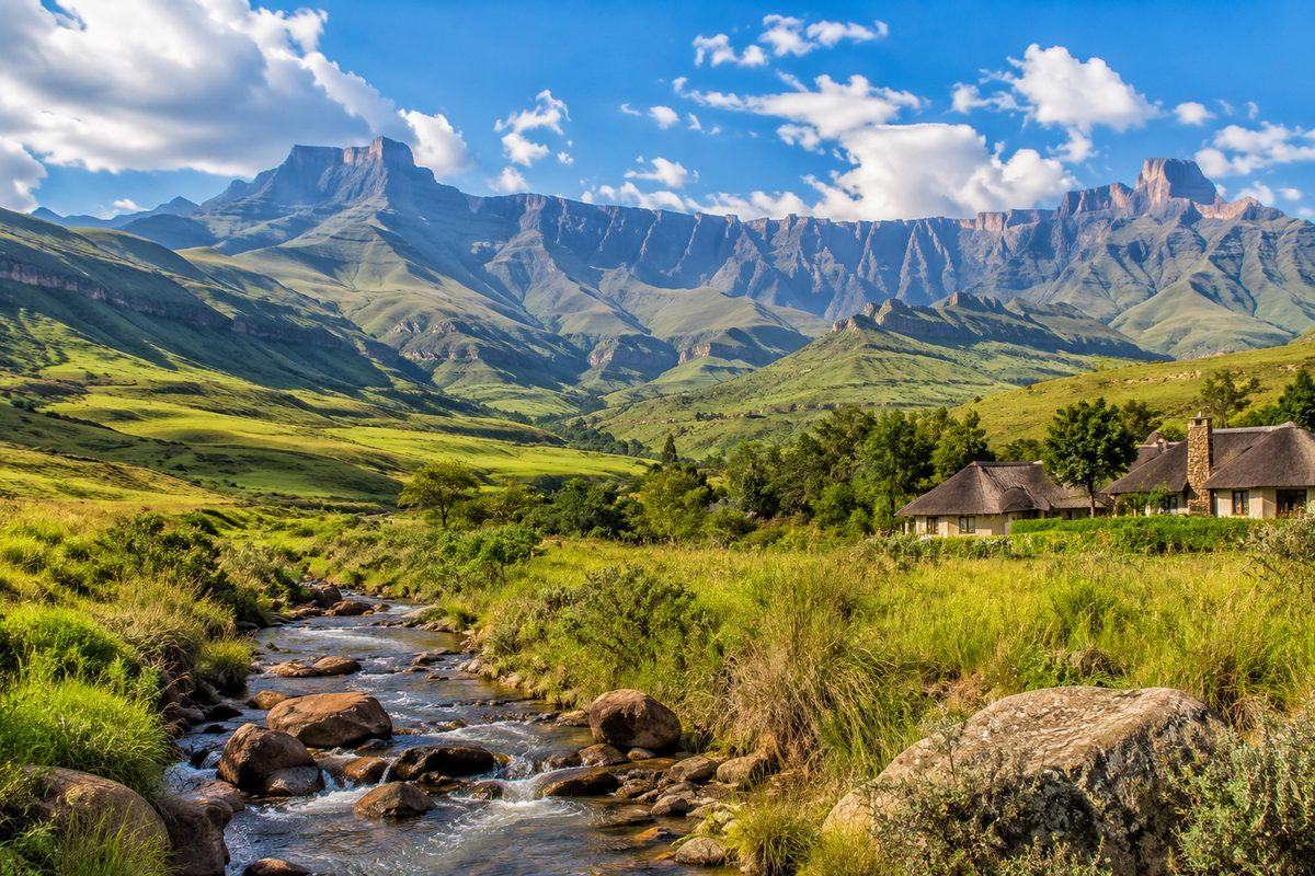 Drakensberg lodges by the river
